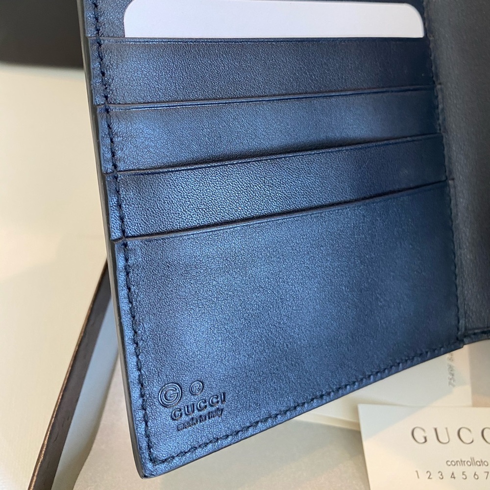 Brand New: Gucci GG Logo Vertical Passport Case - Picture 3 of 6